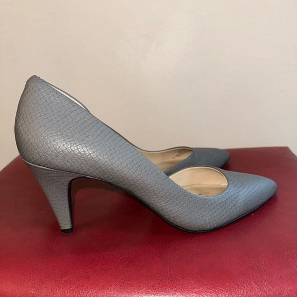 BCBGeneration Grey Pumps Size 8 Gently Worn - Picture 4 of 9